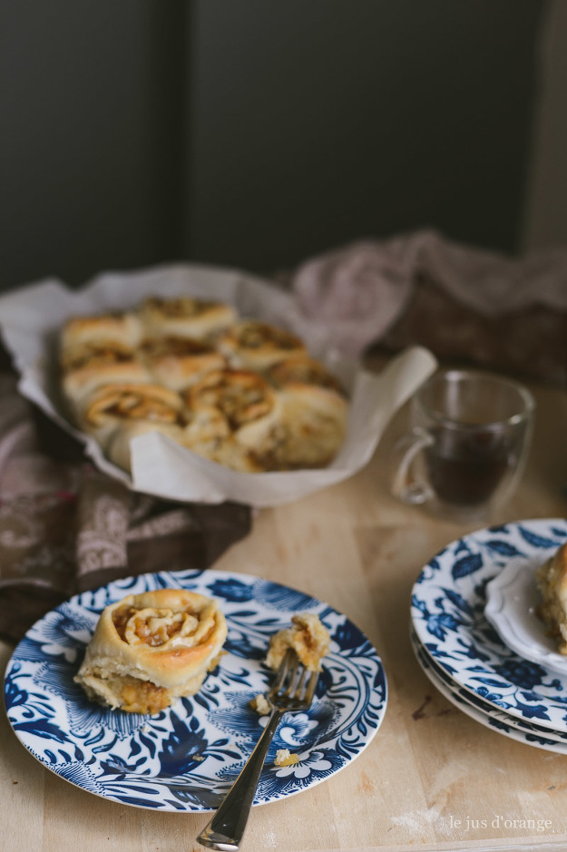 Spiced Caramel Apple Cinnamon Rolls » Betty L