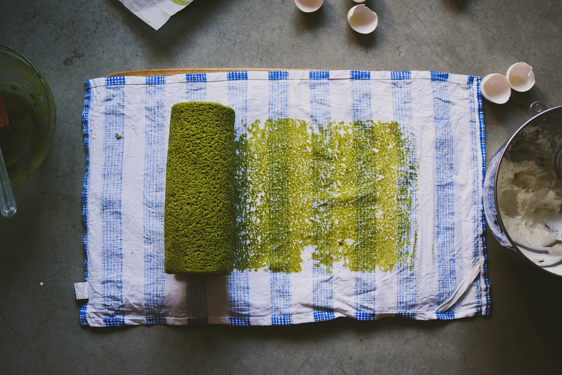 Matcha-Swiss-Roll-Food52 | le jus d'orange-17