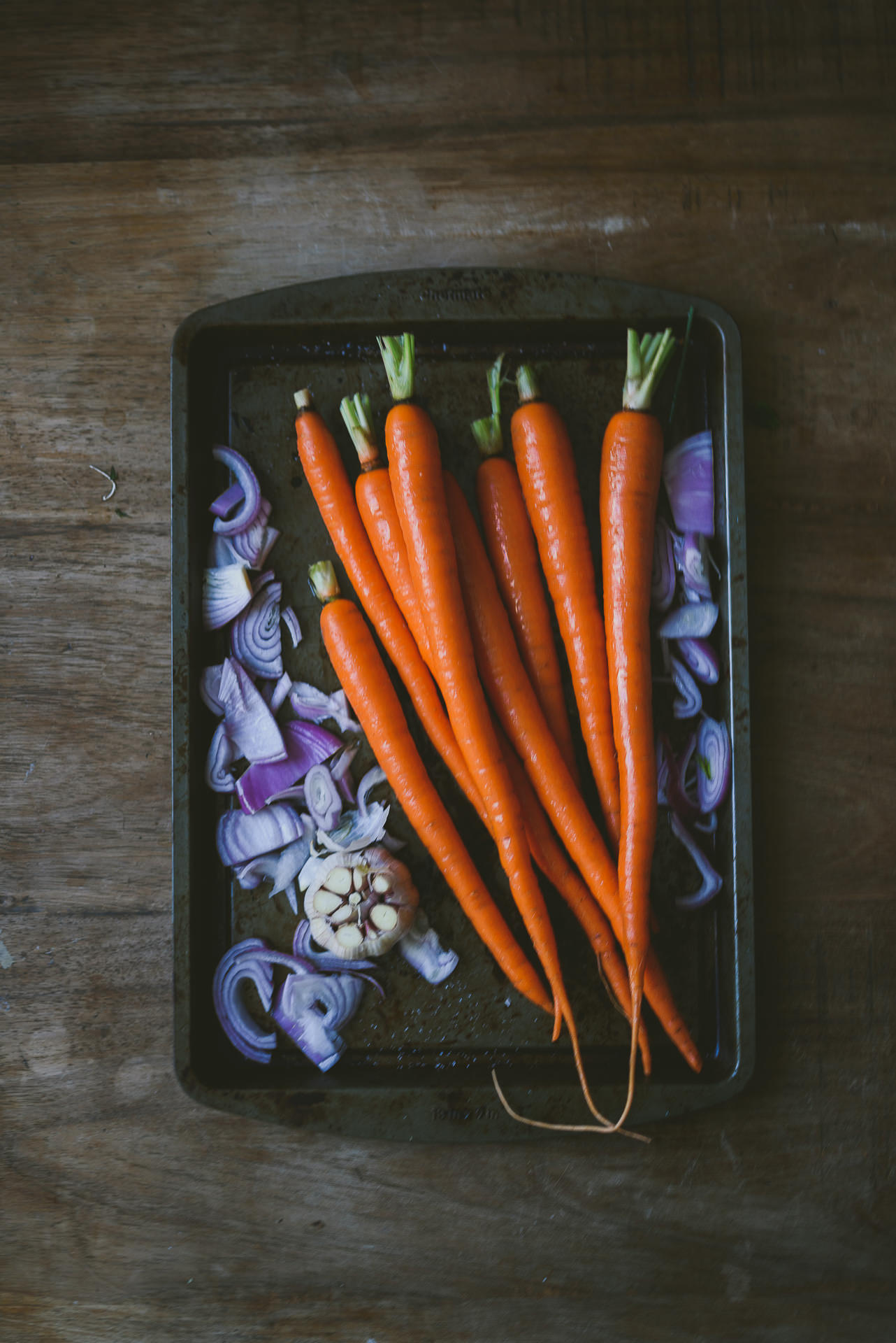 Roasted Carrot Miso Hummus + Carrot Top Salsa Verde | le jus d'orange