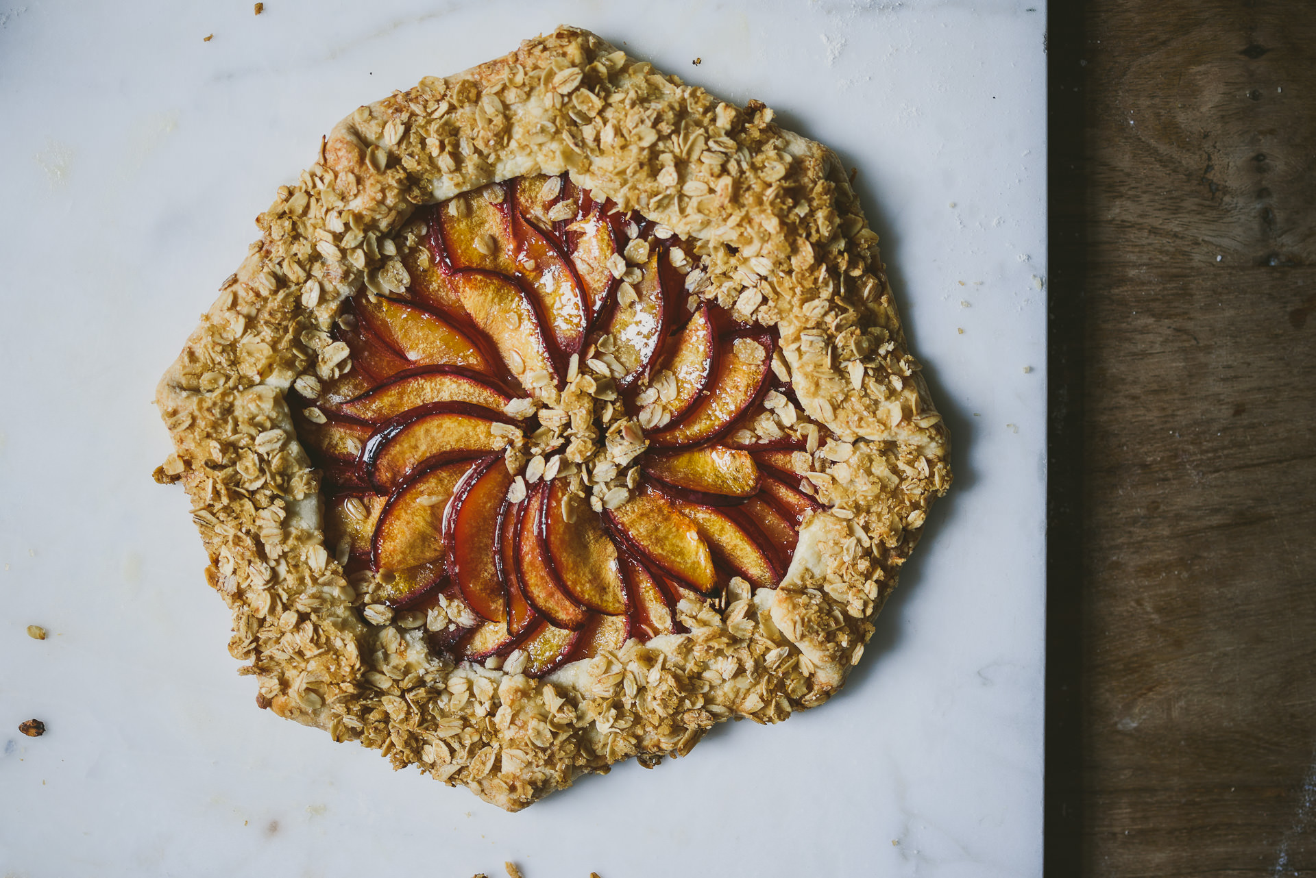 Oat-Crusted Maple Plum Glaette | le jus d'orange