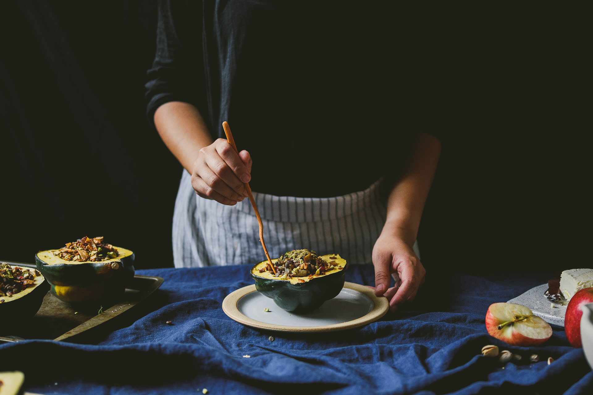 Lentil-Stuffed Acorn Squash | bettysliu.com