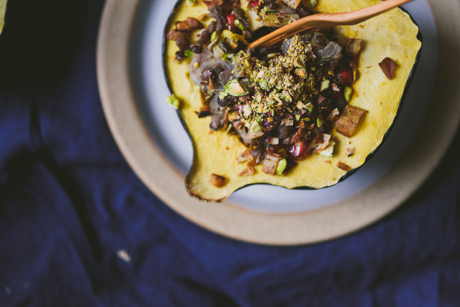 Lentil-Stuffed Acorn Squash | bettysliu.com