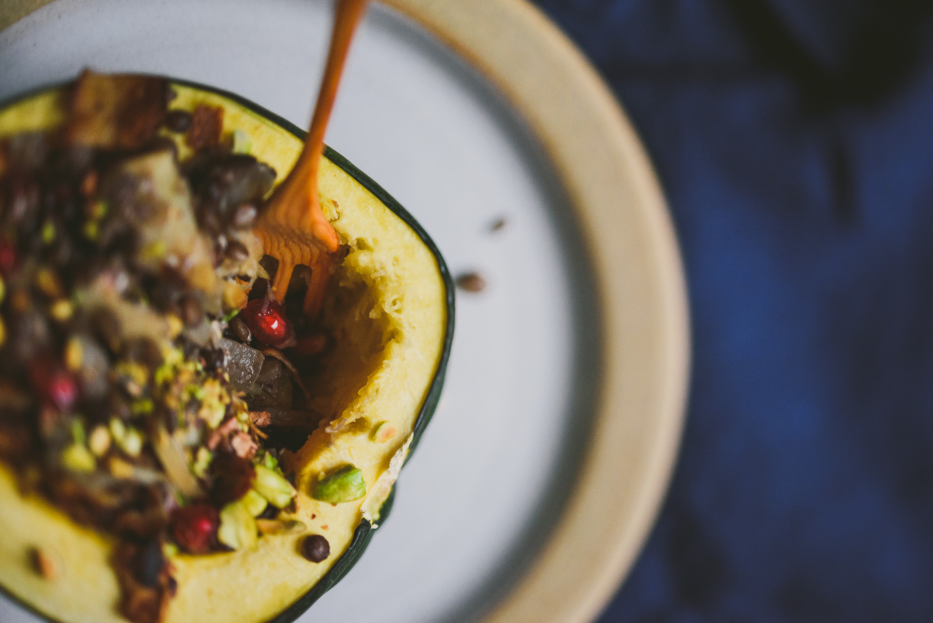 Lentil-Stuffed Acorn Squash | bettysliu.com