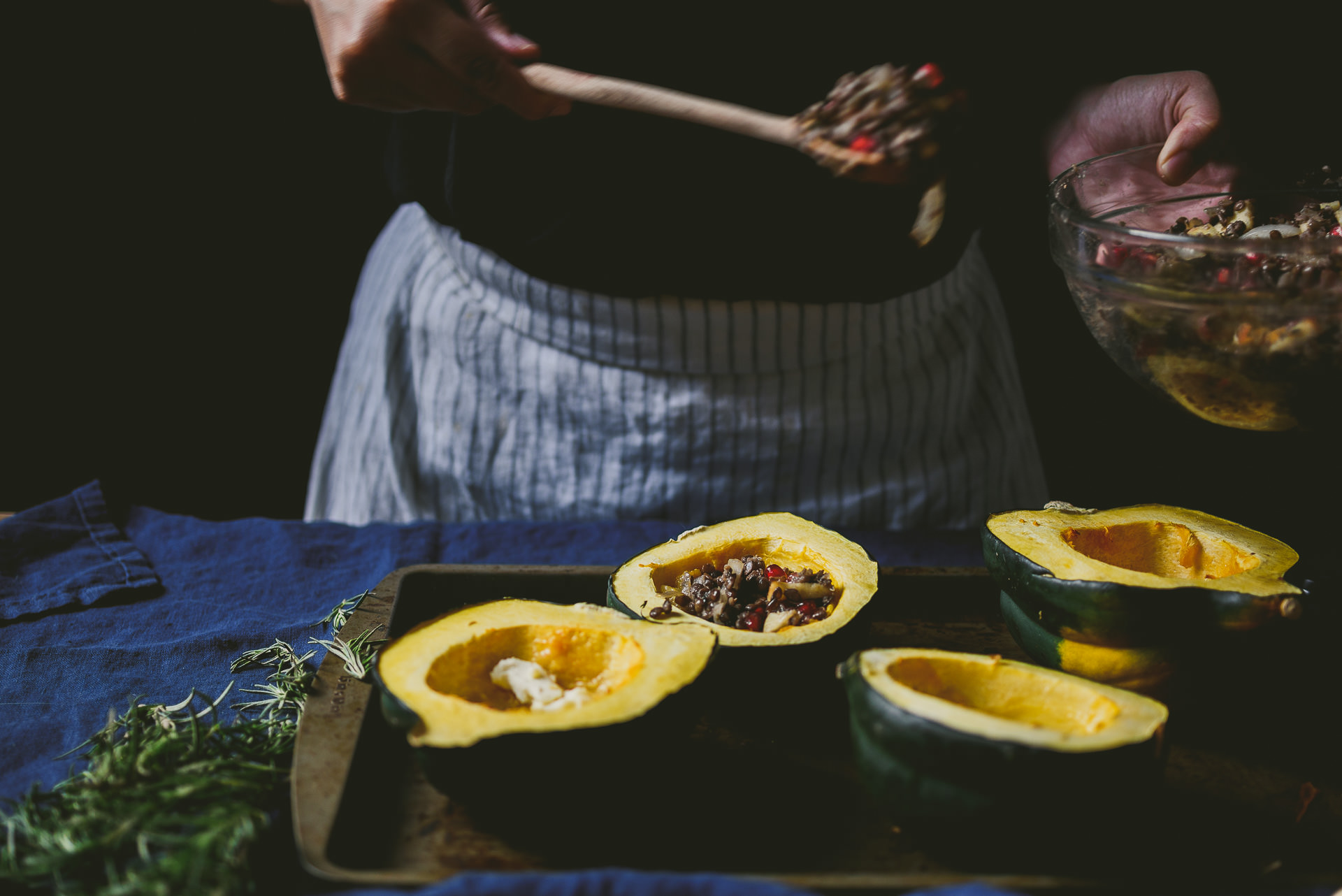 Lentil-Stuffed Acorn Squash | bettysliu.com