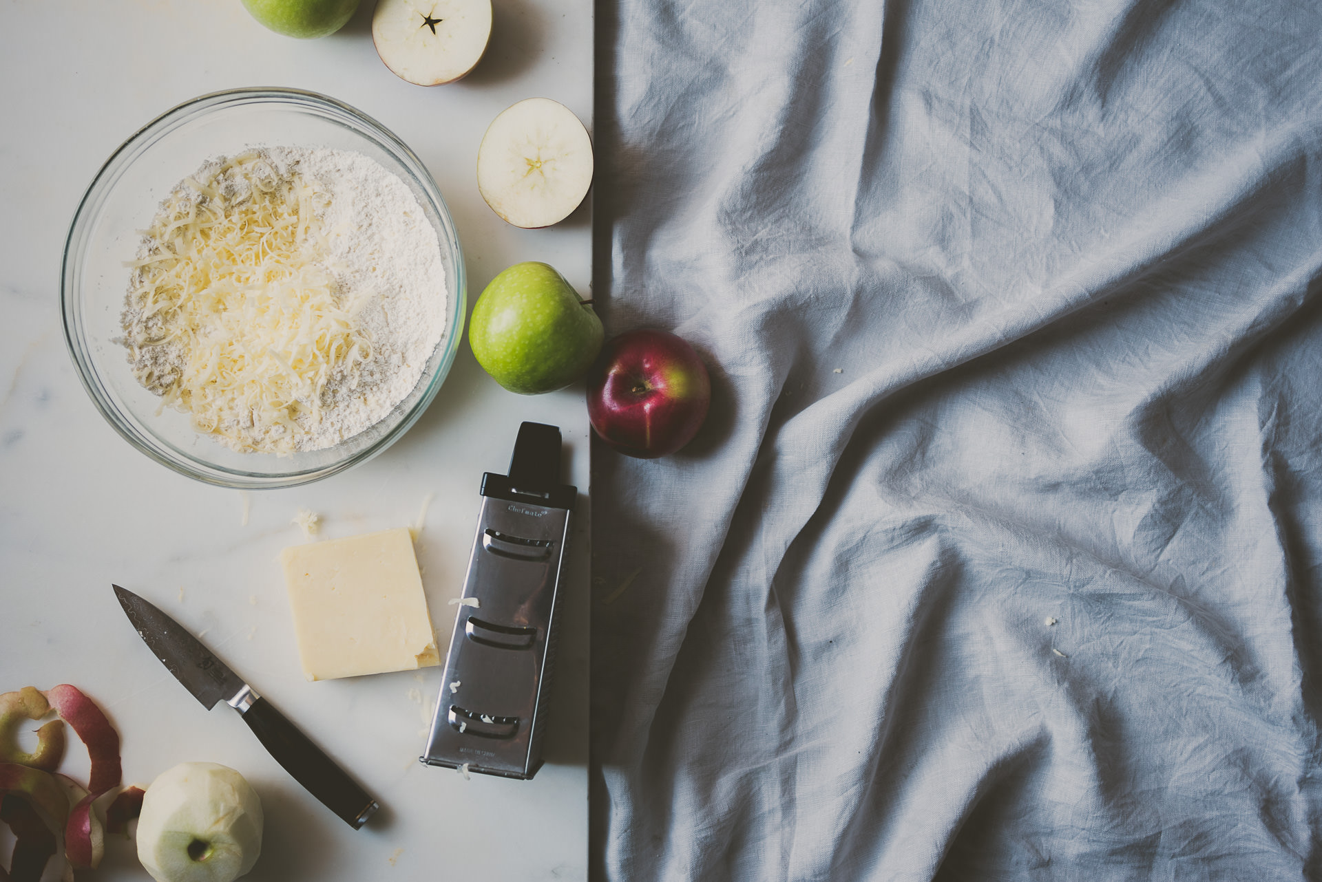 White Cheddar Apple Pie | bettysliu.com