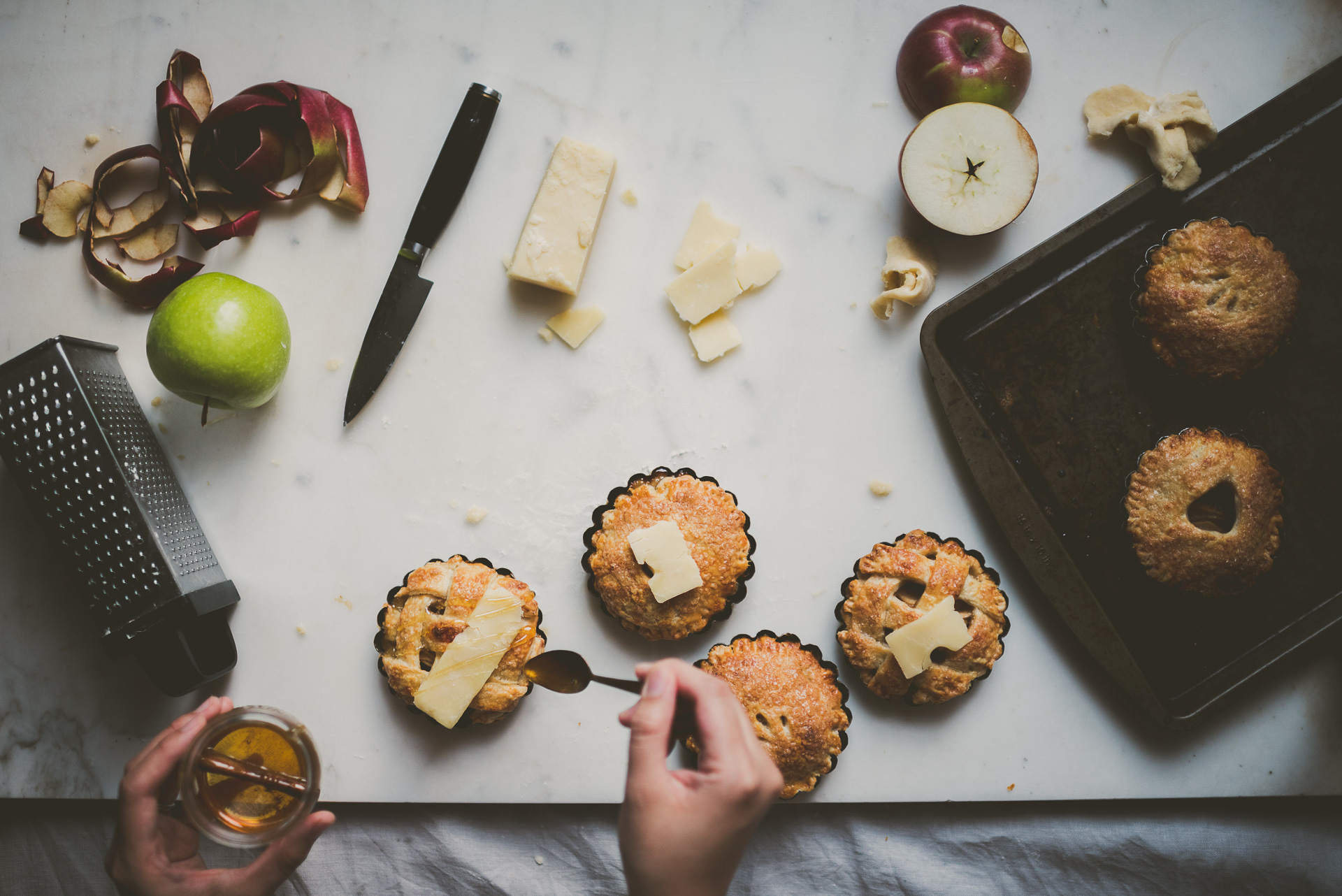 White Cheddar Apple Pie | bettysliu.com