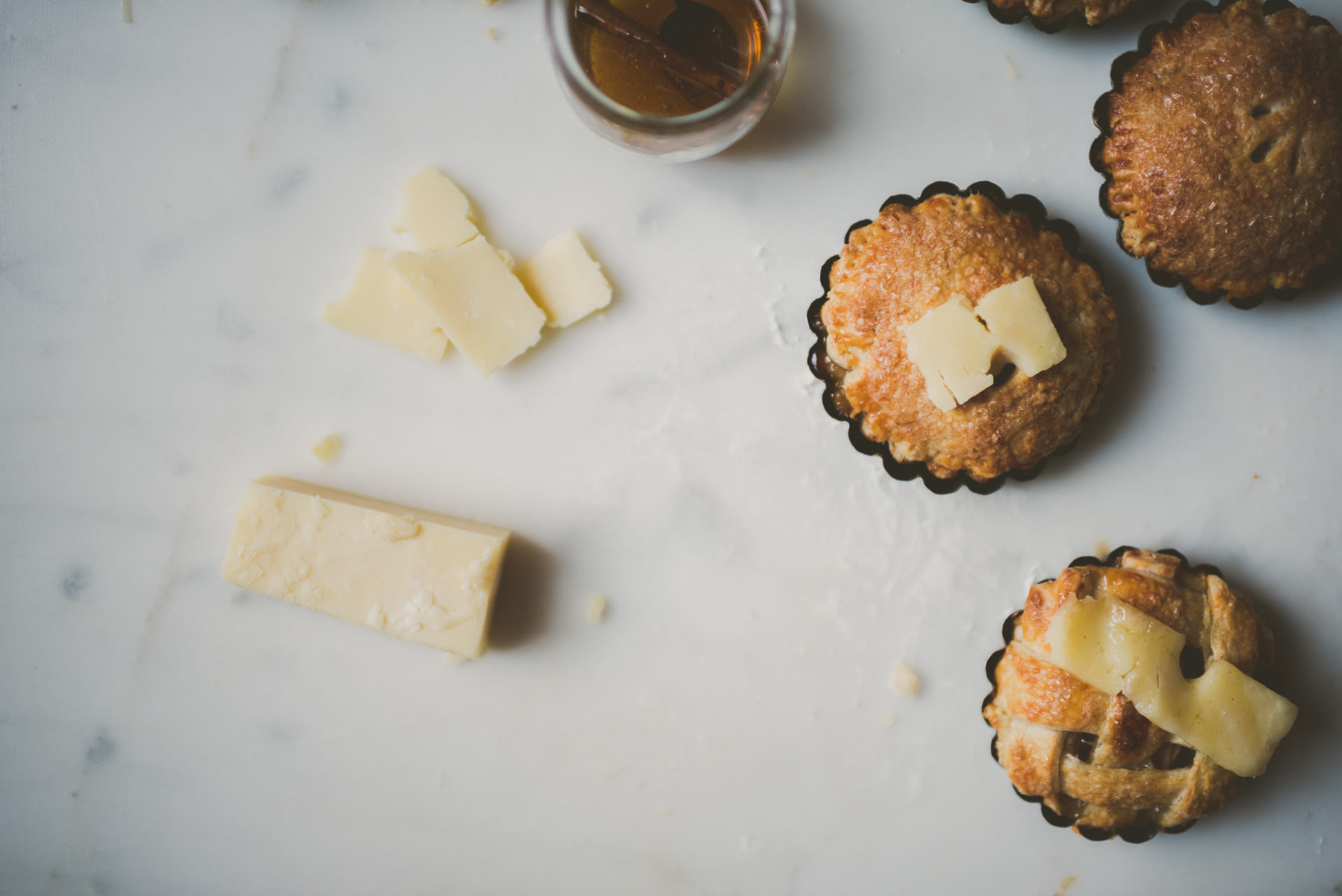 White Cheddar Apple Pie | bettysliu.com