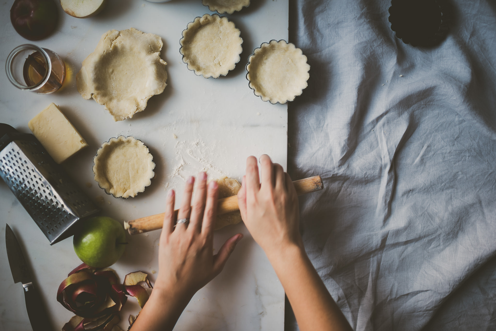 White Cheddar Apple Pie | bettysliu.com