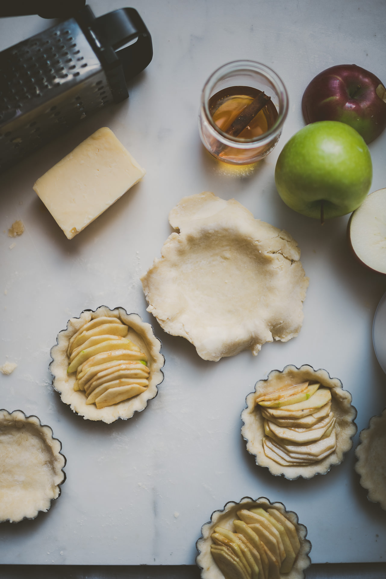 White Cheddar Apple Pie | bettysliu.com