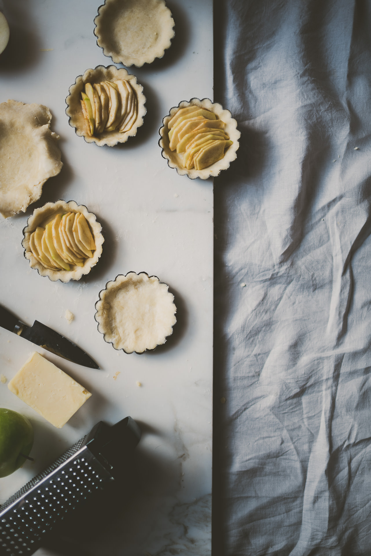 White Cheddar Apple Pie | bettysliu.com