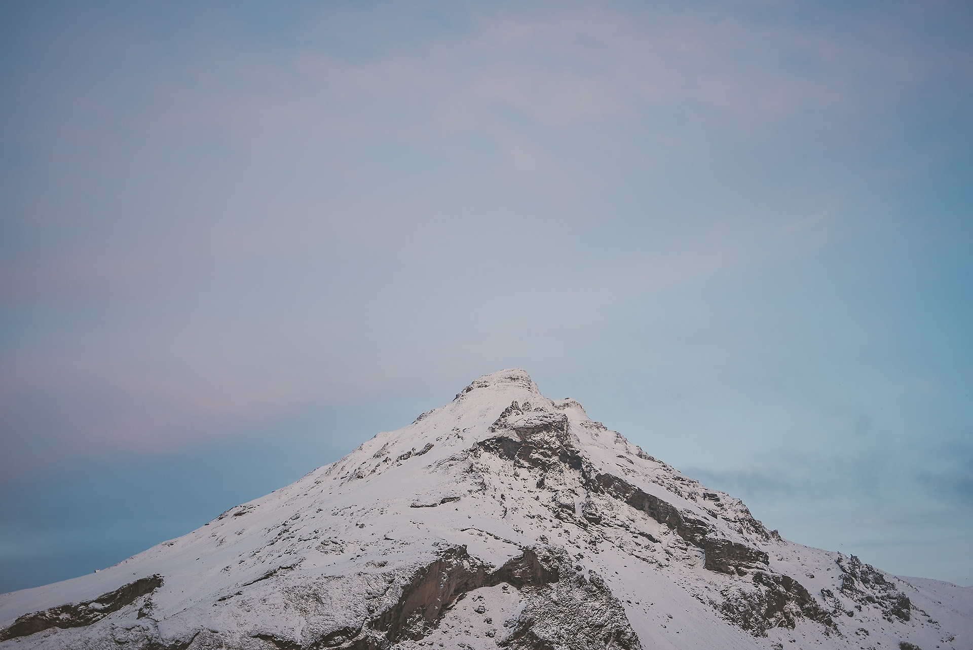 Iceland in Winter -Skogafoss | bettysliu.com