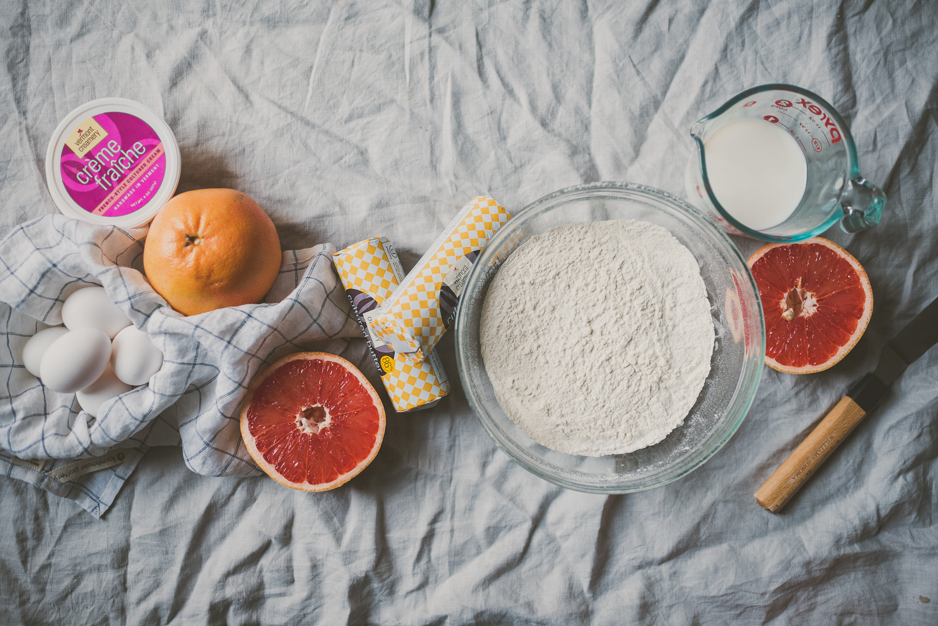 grapefruit cake with earl grey buttercream frosting | bettysliu.com