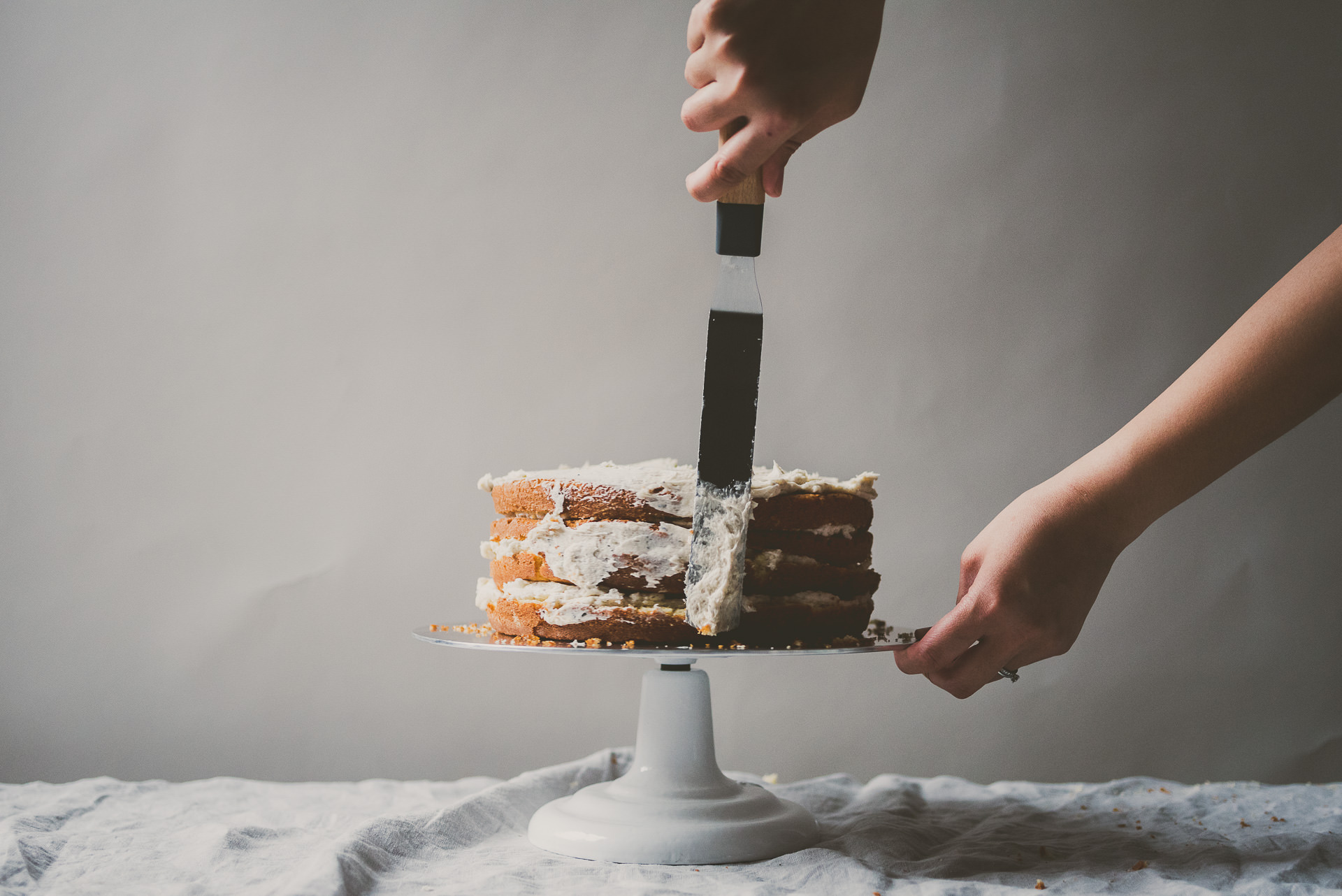 grapefruit cake with earl grey buttercream frosting | bettysliu.com