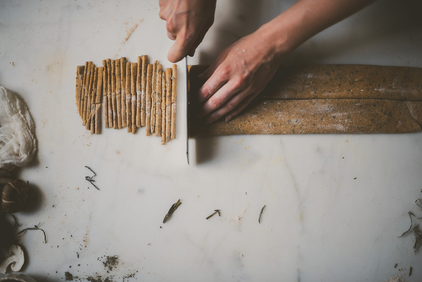 Seaweed Whole Wheat Pasta with Scallion Shiitake Sauce | bettysliu.com