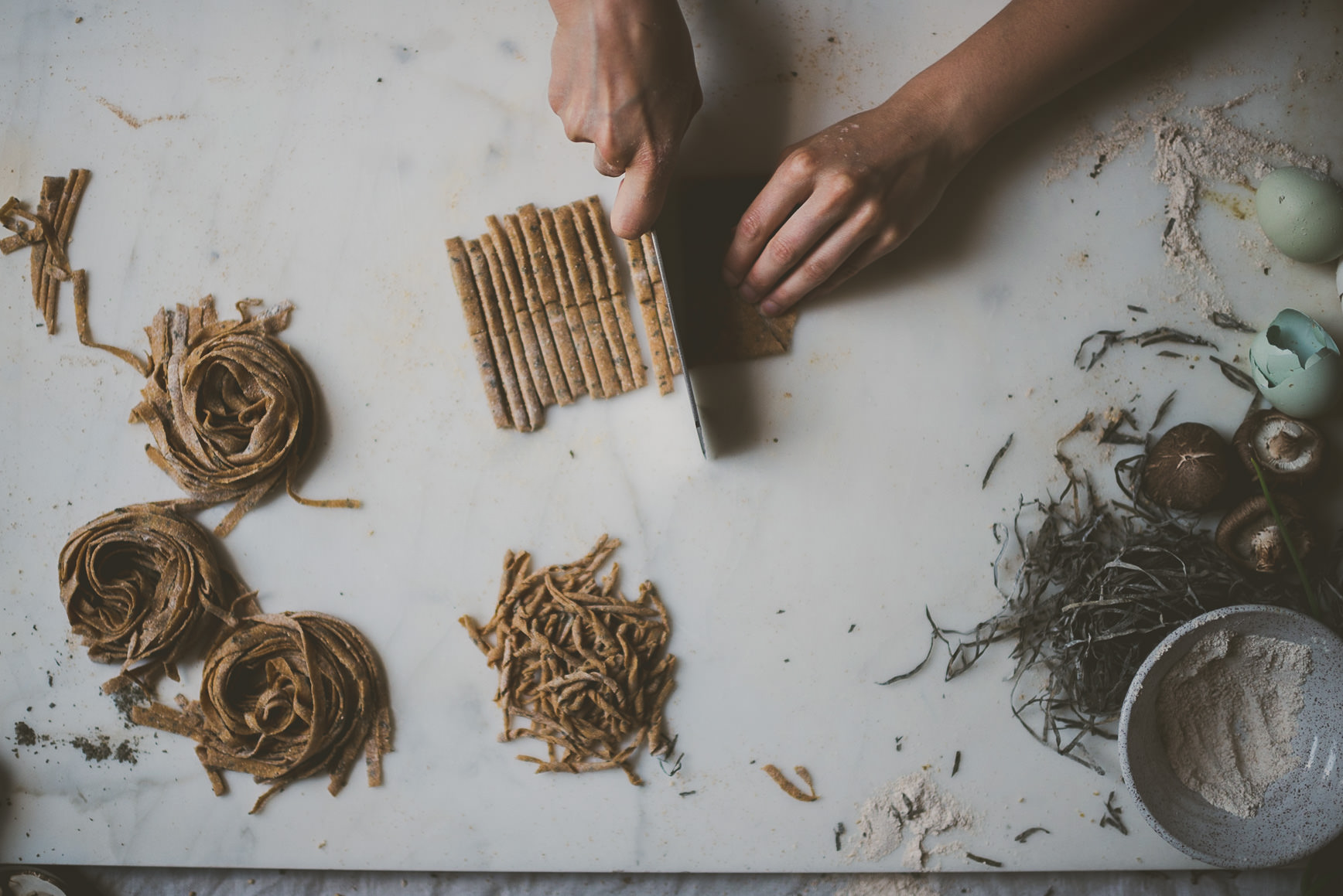 Seaweed Whole Wheat Pasta with Scallion Shiitake Sauce | bettysliu.com