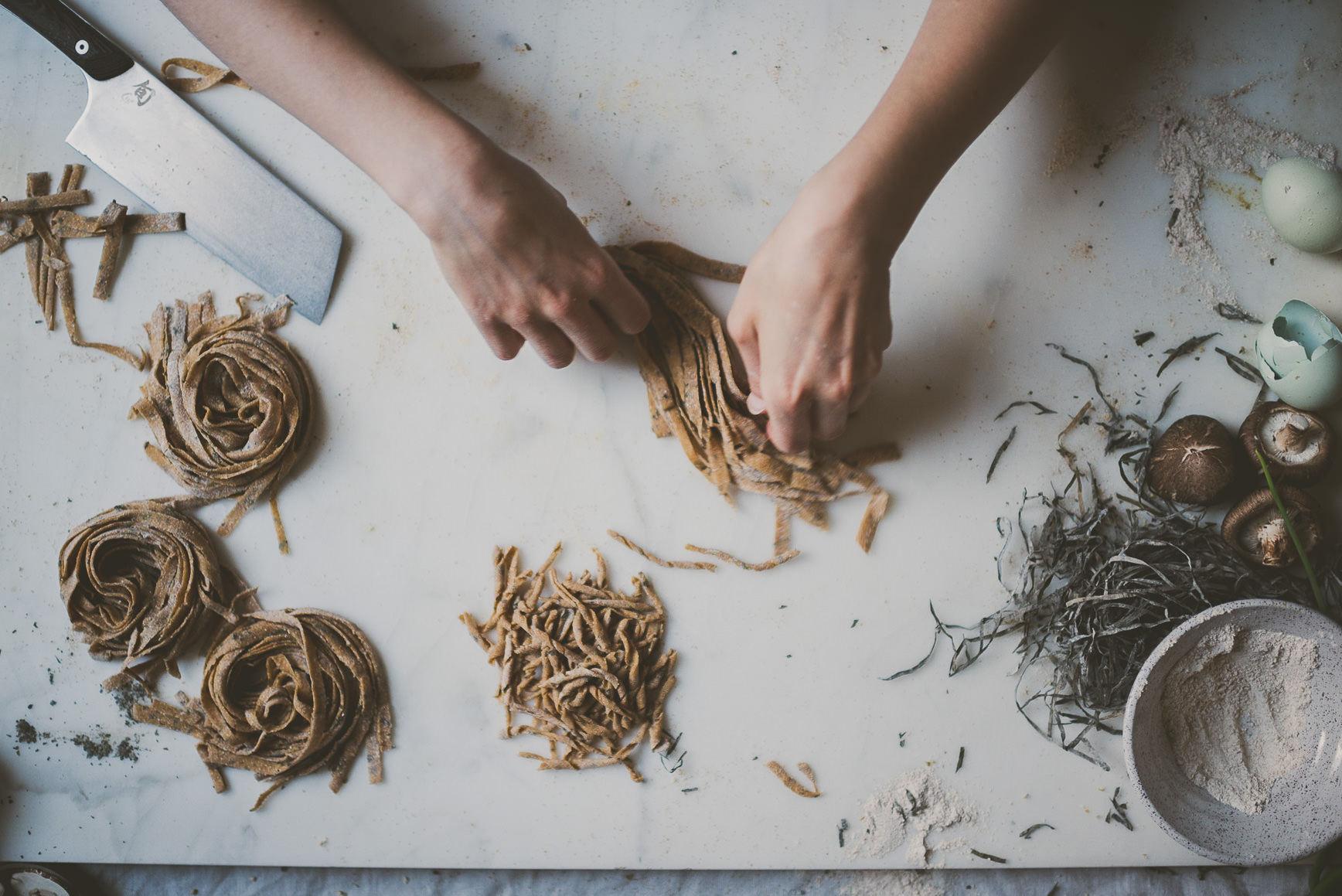 Seaweed Whole Wheat Pasta with Scallion Shiitake Sauce | bettysliu.com