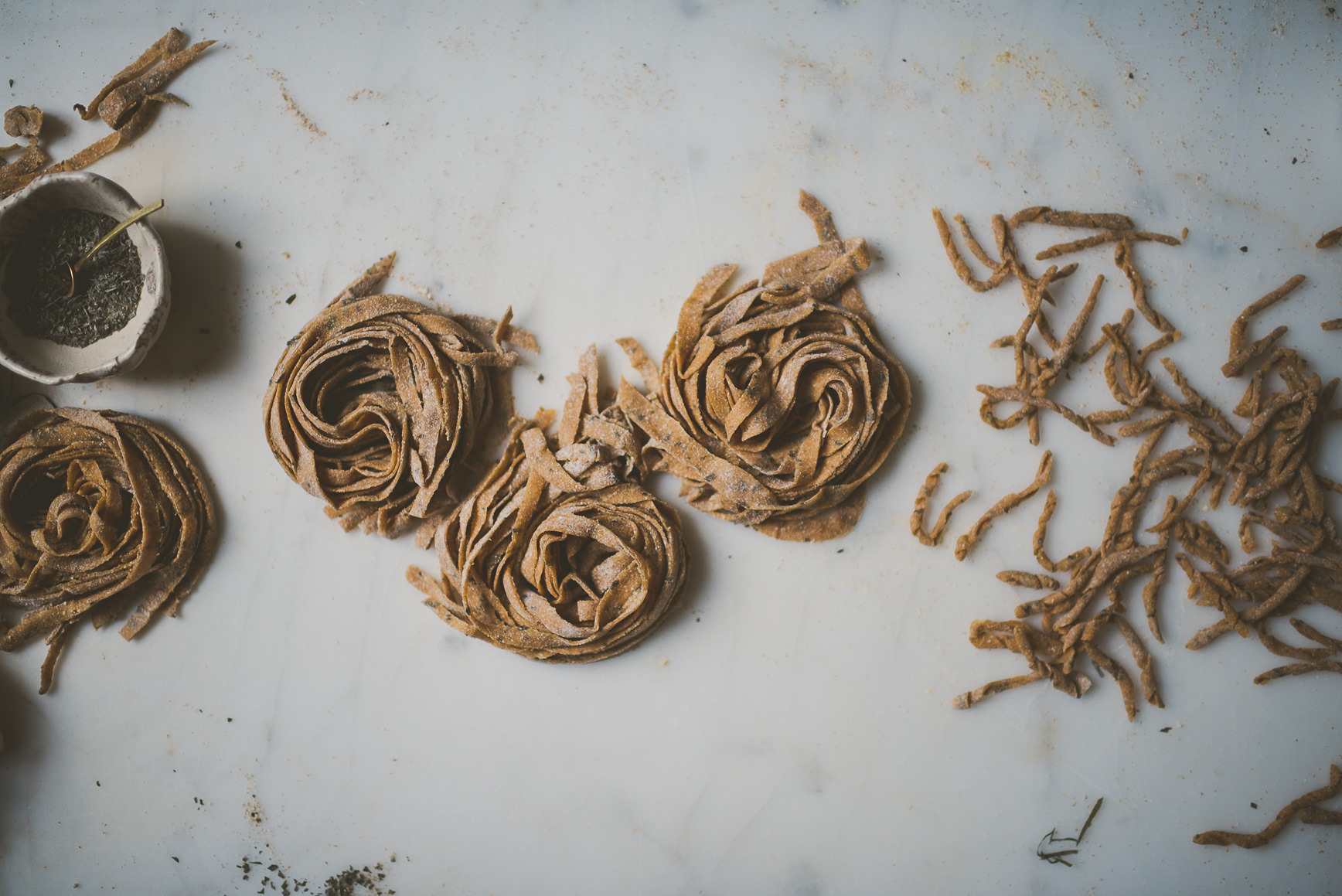 Seaweed Whole Wheat Pasta with Scallion Shiitake Sauce | bettysliu.com