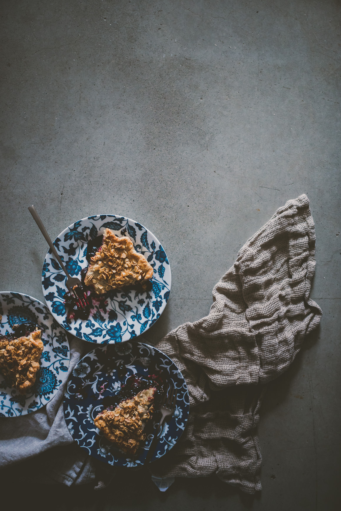 Maple Oat Crusted Blueberry Pie | bettysliu.com