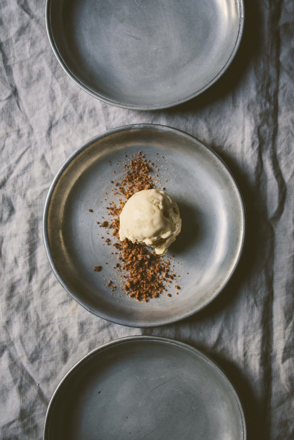 Grapefruit Cinnamon Ricotta Ice Cream with Chocolate Cinnamon Crunch| bettysliu.com