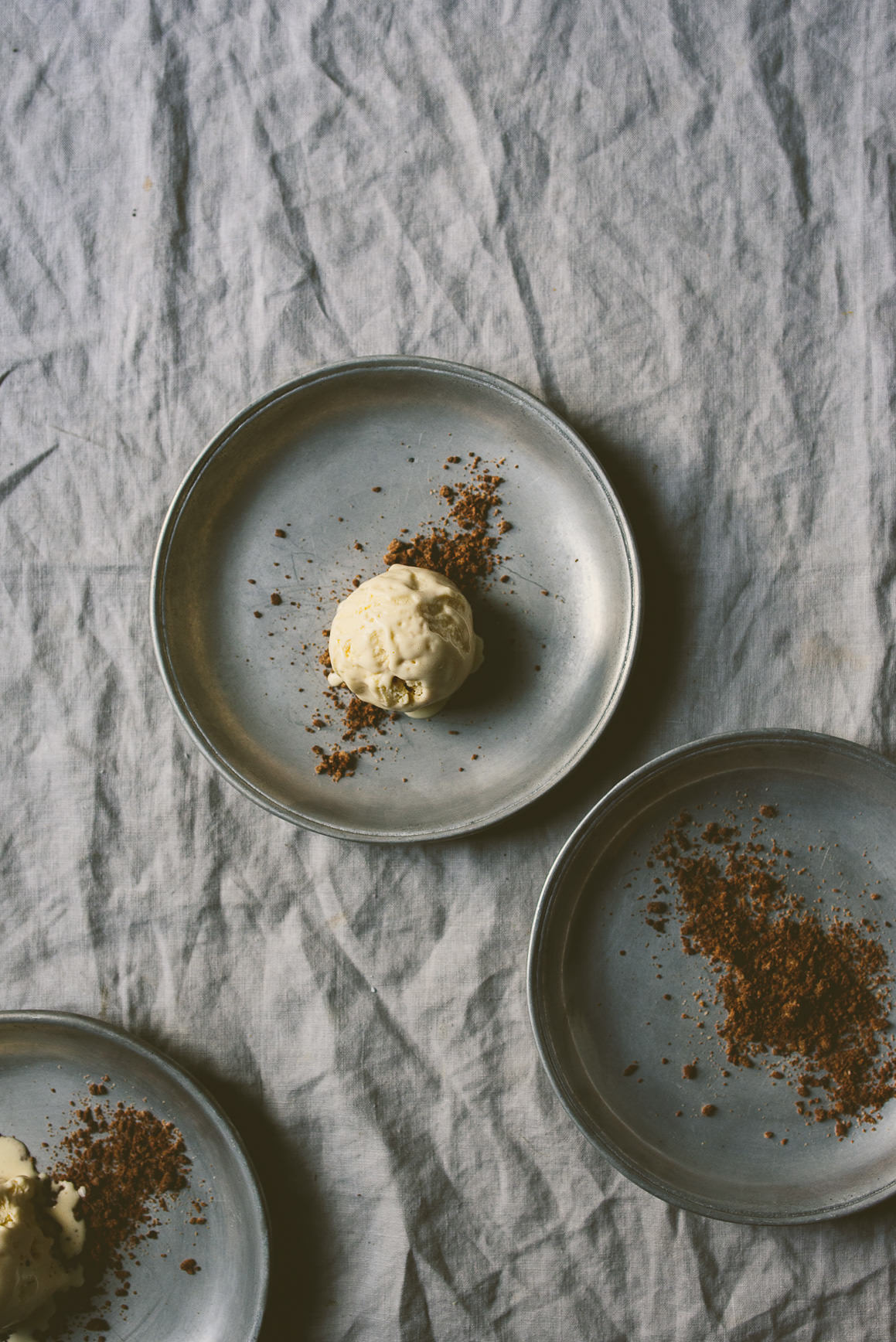 Grapefruit Cinnamon Ricotta Ice Cream with Chocolate Cinnamon Crunch| bettysliu.com