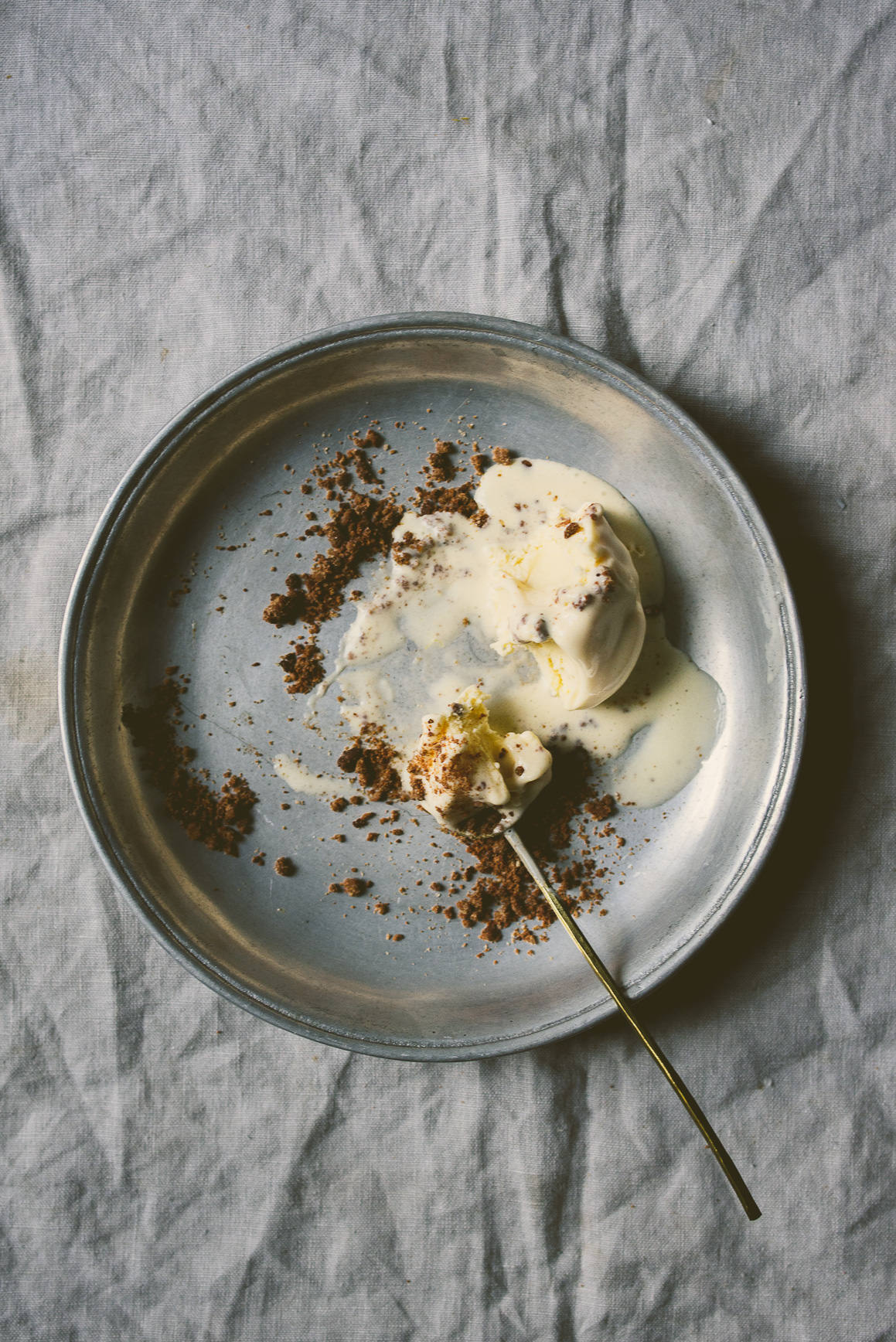 Grapefruit Cinnamon Ricotta Ice Cream with Chocolate Cinnamon Crunch| bettysliu.com