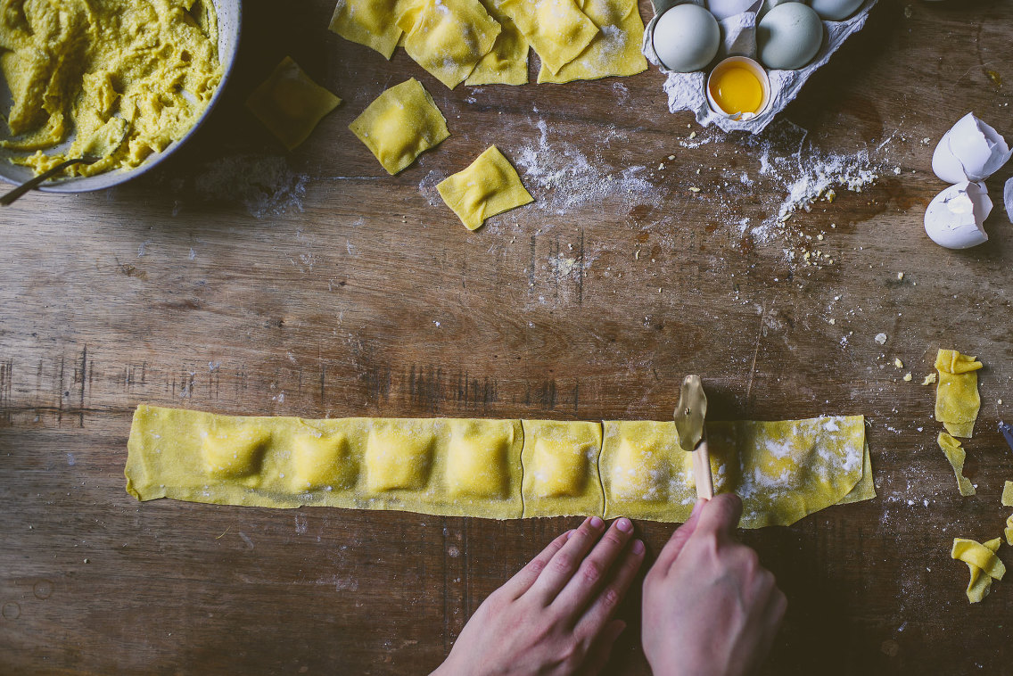 https://bettysliu.com/wp-content/uploads/2016/12/09-5960-post/Squash-Ravioli-Homemade-Pasta-bettysliu-27(pp_w1136_h758).jpg